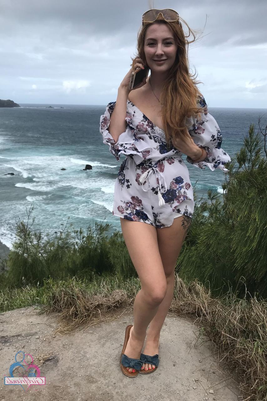 20P A pequena adolescente Megan Winters mostra seus peitos minúsculos e sua bunda gostosa durante as férias