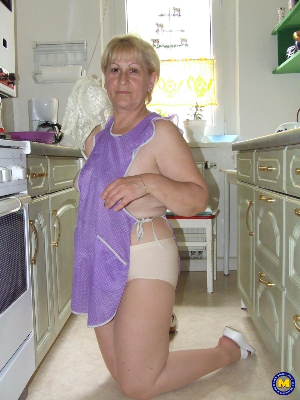 20P Short haired German cleaning lady Dagmar shows her mature cunt in the kitchen
