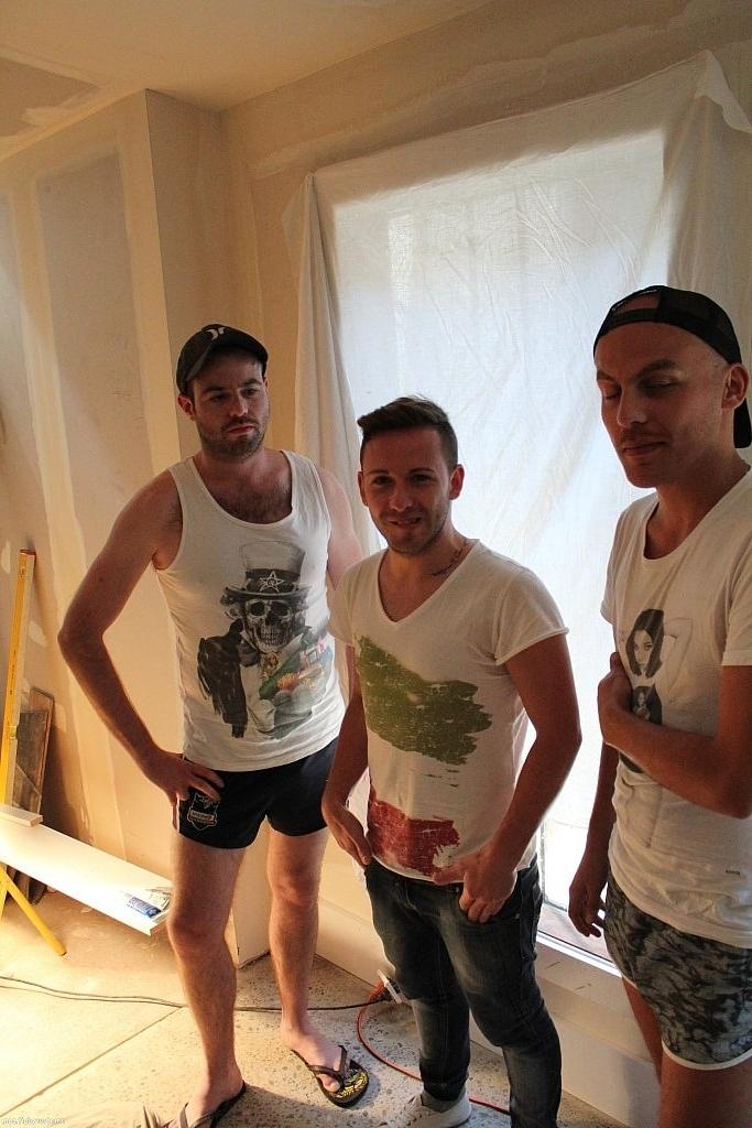 20P Los hombres gay Jayce Joystick, Clay Dirt y Timothy Teaser se desnudan y se maman mutuamente