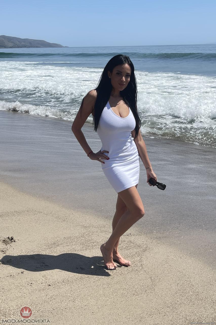 20P ATK Galleria Anissa Kate