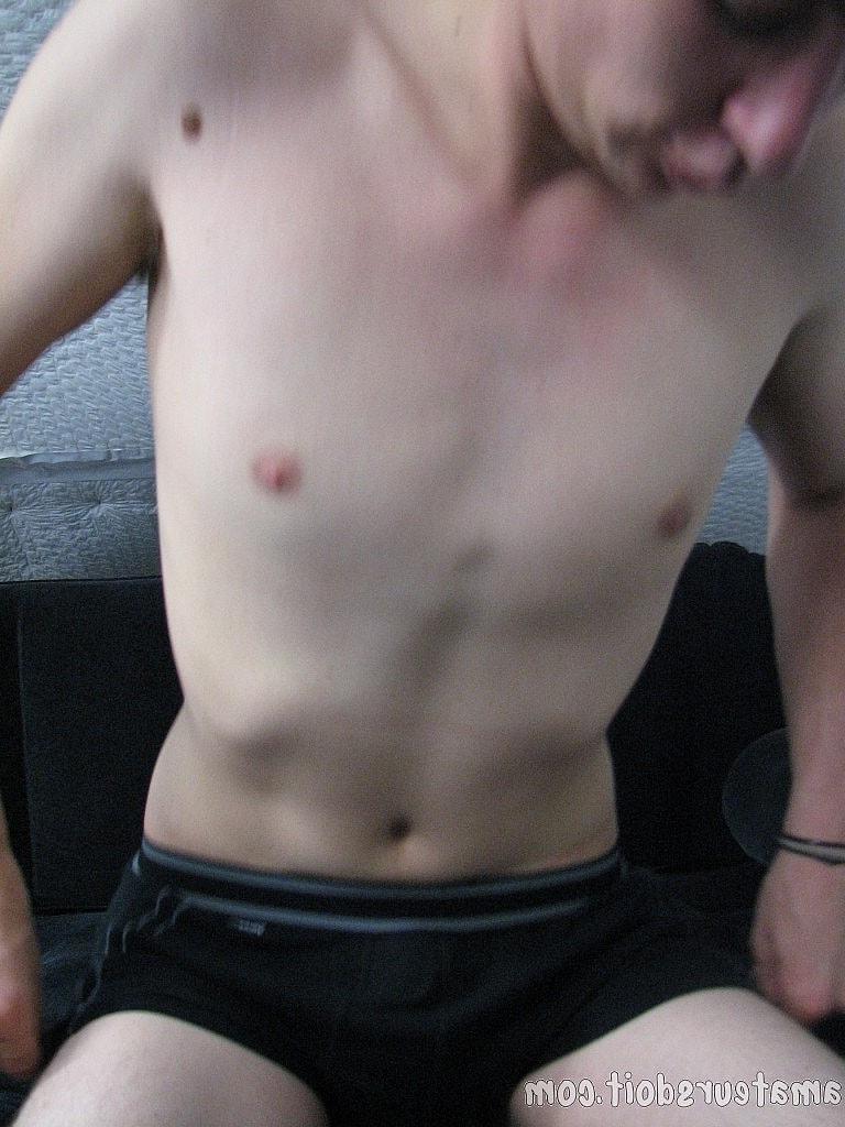 20P Good-looking amateur Jimmy Twink strips & plays with his small hairy cock