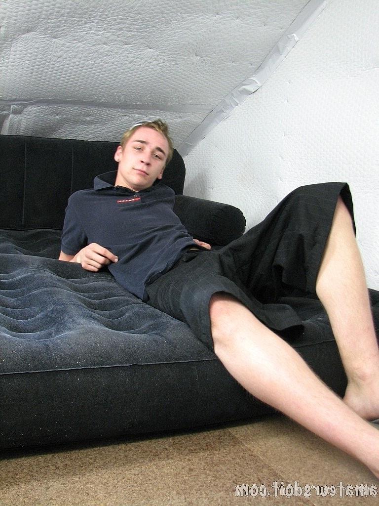 20P Good-looking amateur Jimmy Twink strips & plays with his small hairy cock