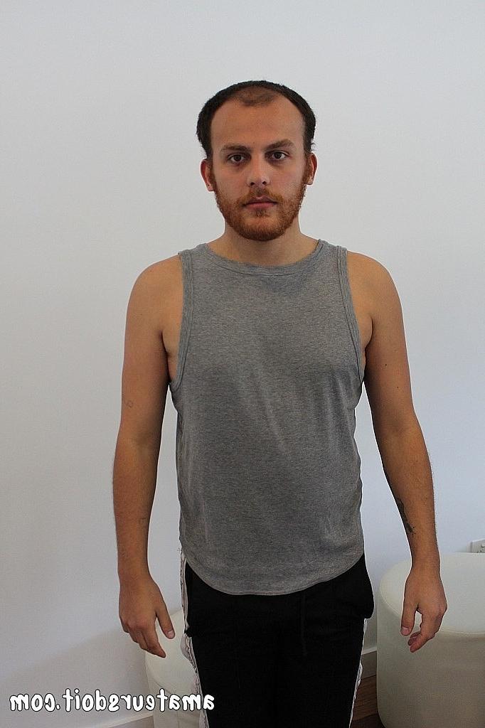 20P Le beau mec gay Clay Dirt embrasse son partenaire après lui avoir sucé la bite et les tétons