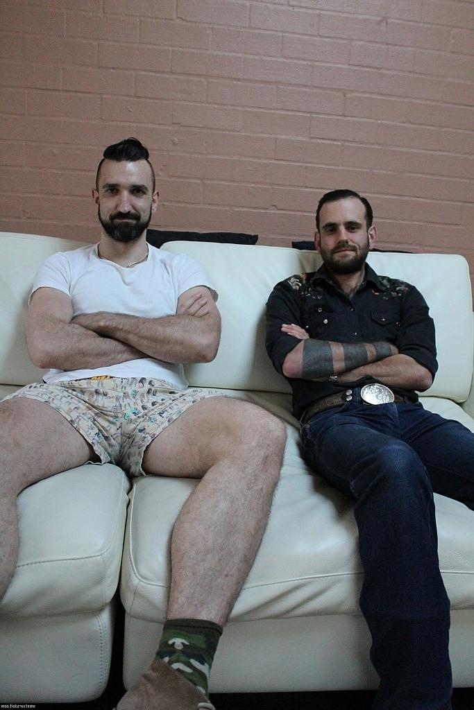 20P Morenas gays peludas Lucas Layby e Rocco Hard strip e beijo francês