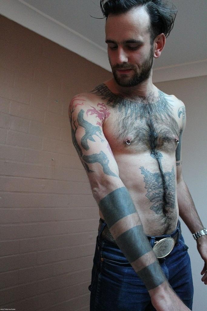20P Morenas gays peludas Lucas Layby e Rocco Hard strip e beijo francês
