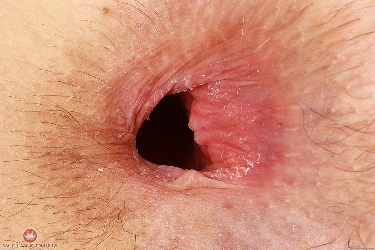 20P A gata sexy Jackie Hoff espalha sua buceta raspada e abre seu buraco de amor anal