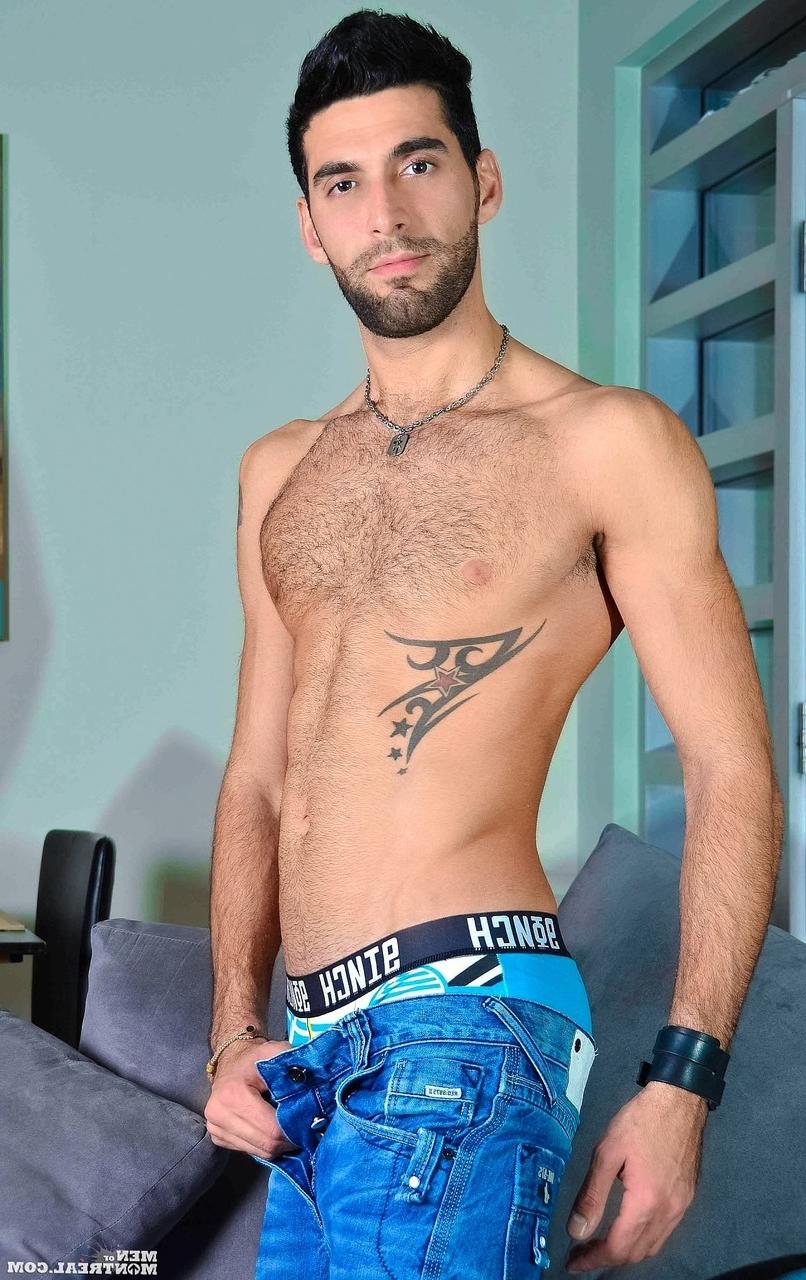 15P Hot Mickelo Evans mostra seu corpo nu atlético e seu pau grande