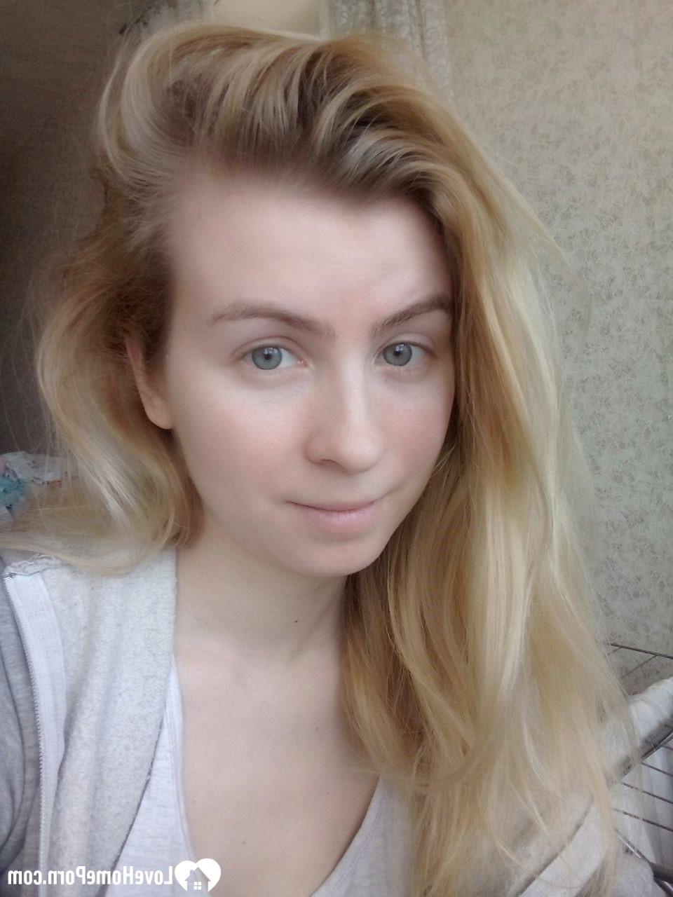 20P Blonde babe with a pretty face shows her small tits and her big ass