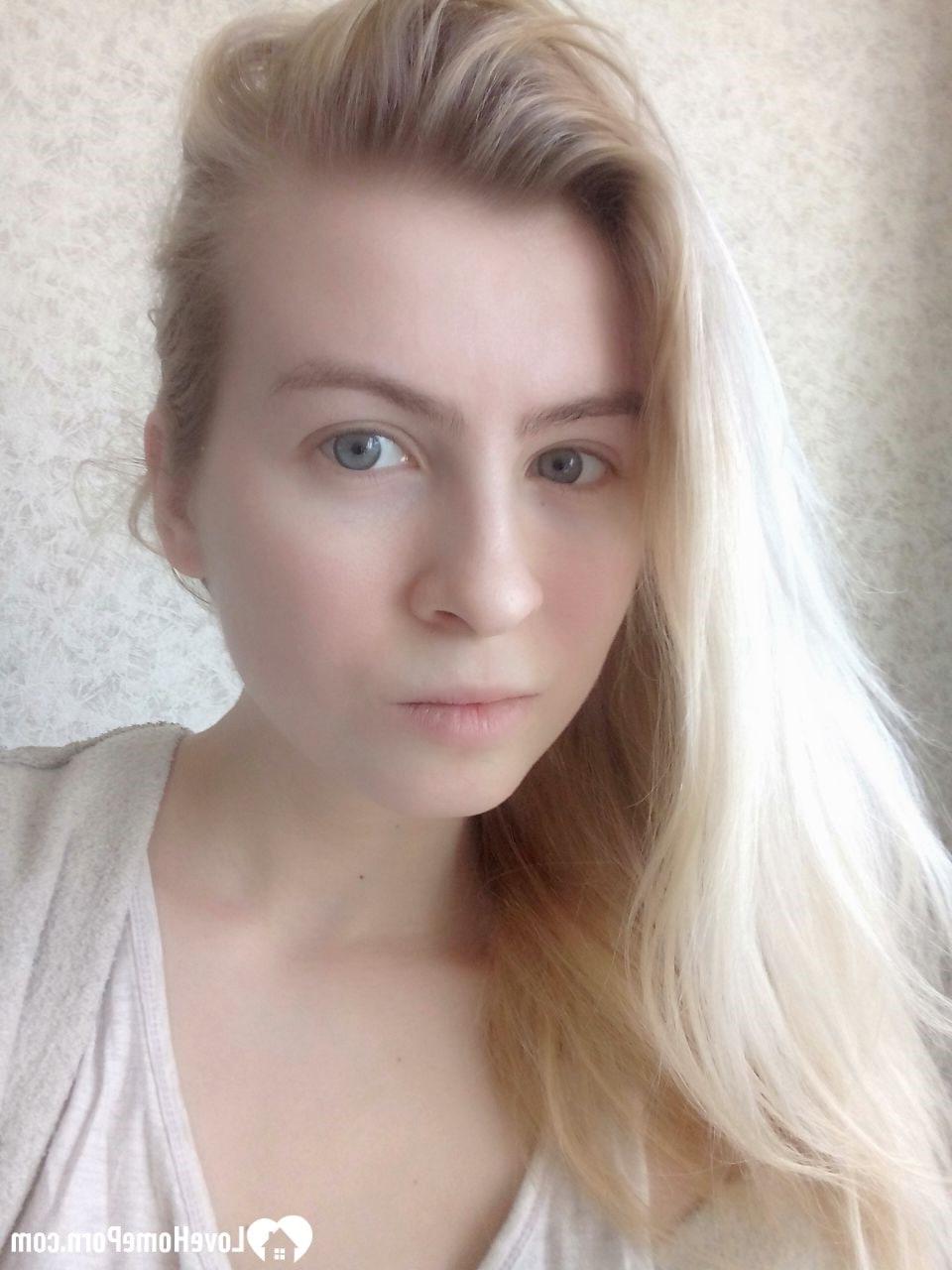 20P Blonde babe with a pretty face shows her small tits and her big ass