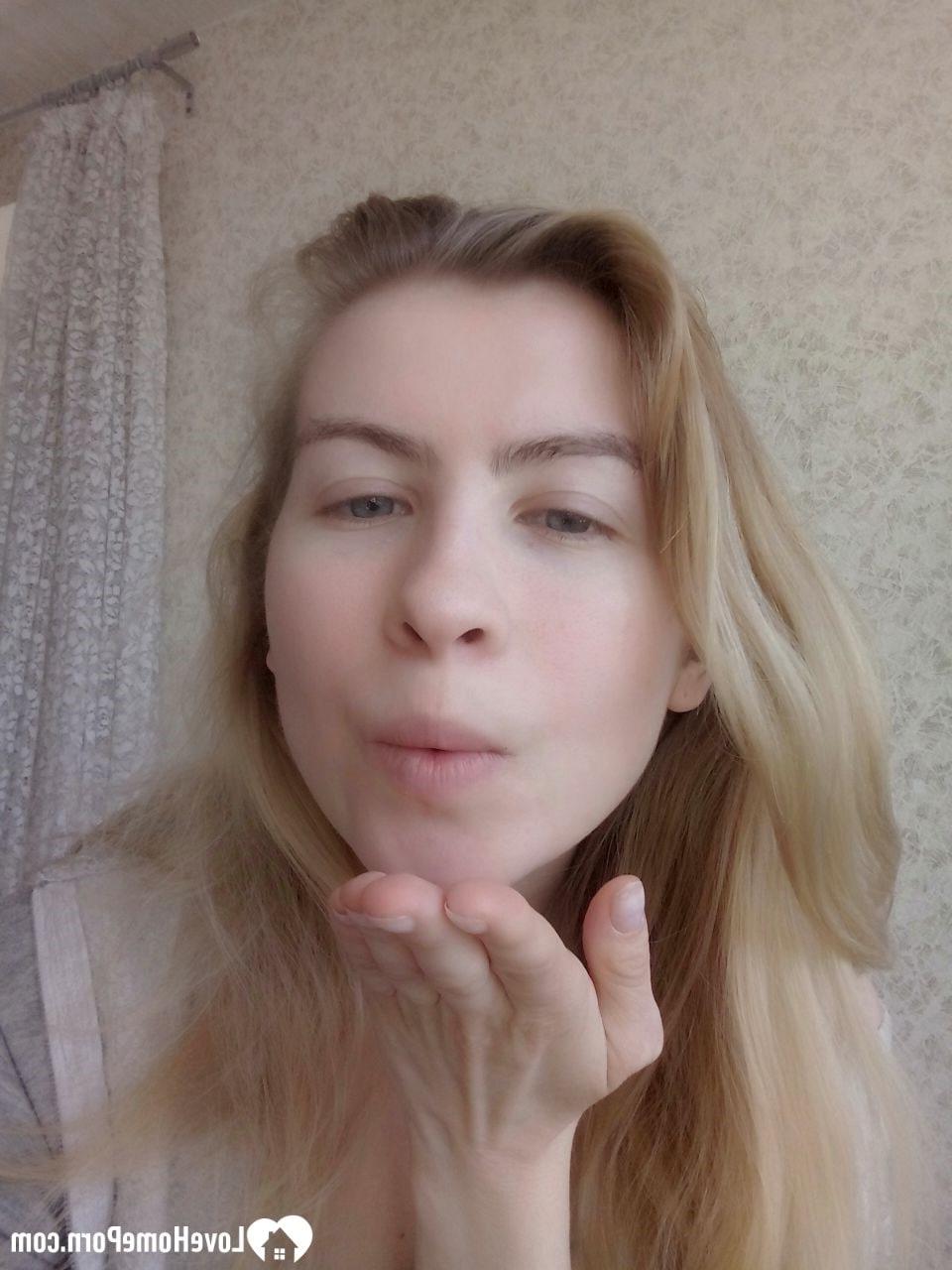 20P Blonde babe with a pretty face shows her small tits and her big ass