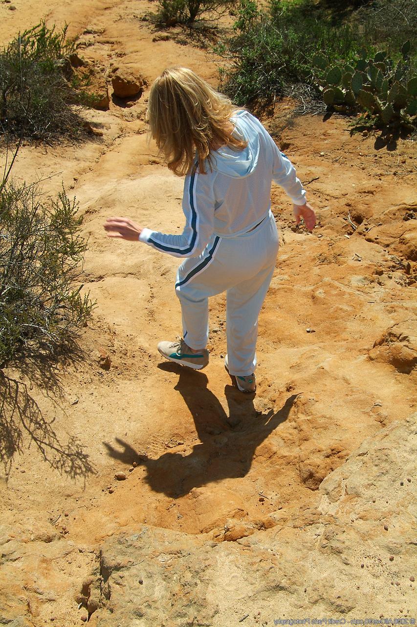 20P Mature hottie Marie-Kelly strips & spreads her hairy twat while hiking