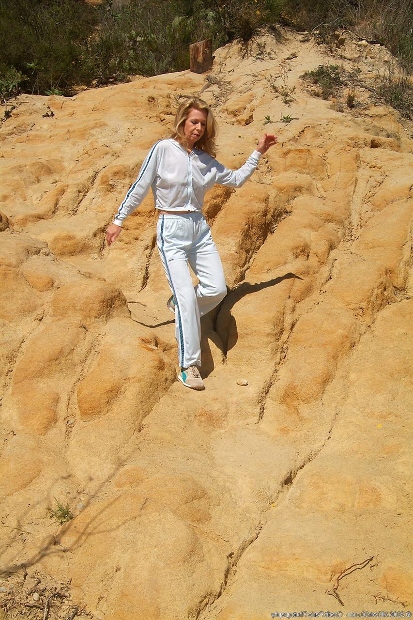 20P Mature hottie Marie-Kelly strips & spreads her hairy twat while hiking