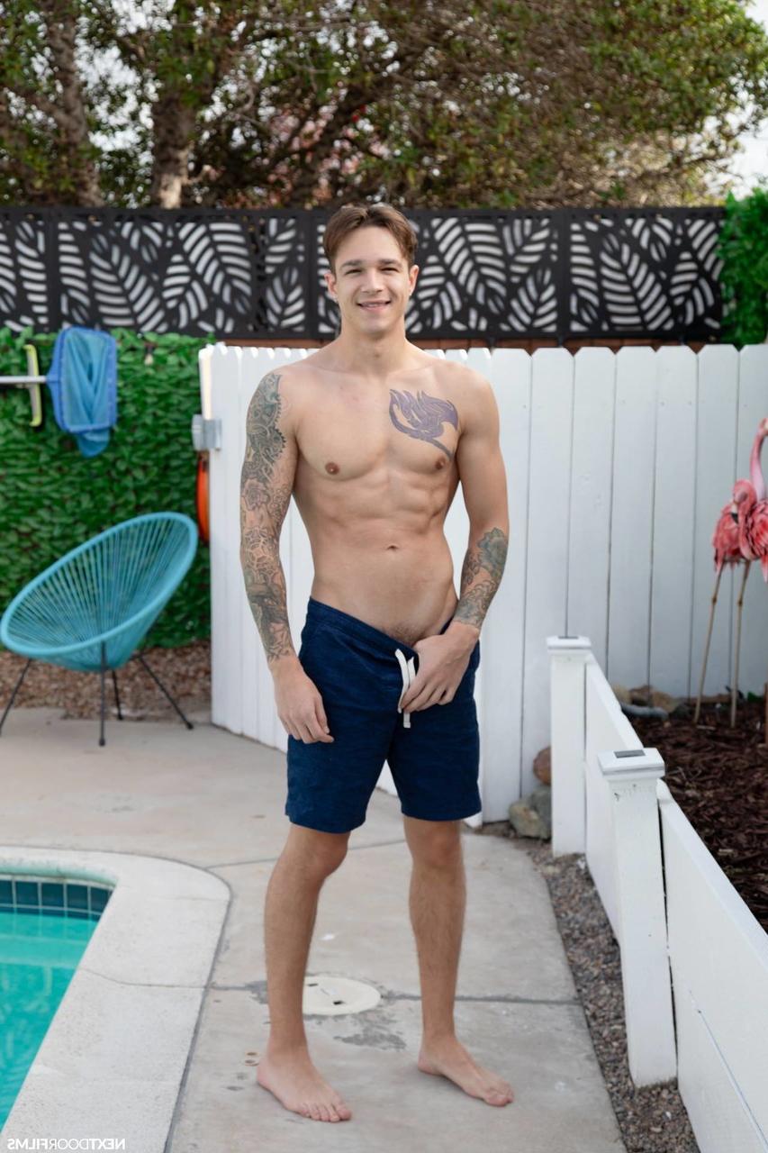 20P Homens gays gostosos Jayden Marcos e Kam Stone fazem sexo anal hardcore no sofá
