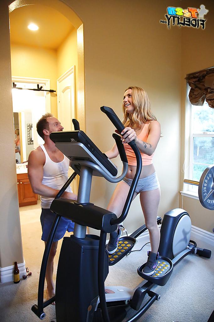14P Ass fucking scene after a good workout of an amateur teen Karla Kush