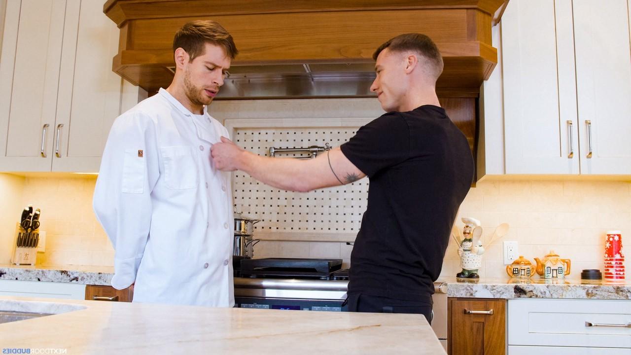 20P Handsome Justin Matthews strips and fucks his personal chef David Skylar