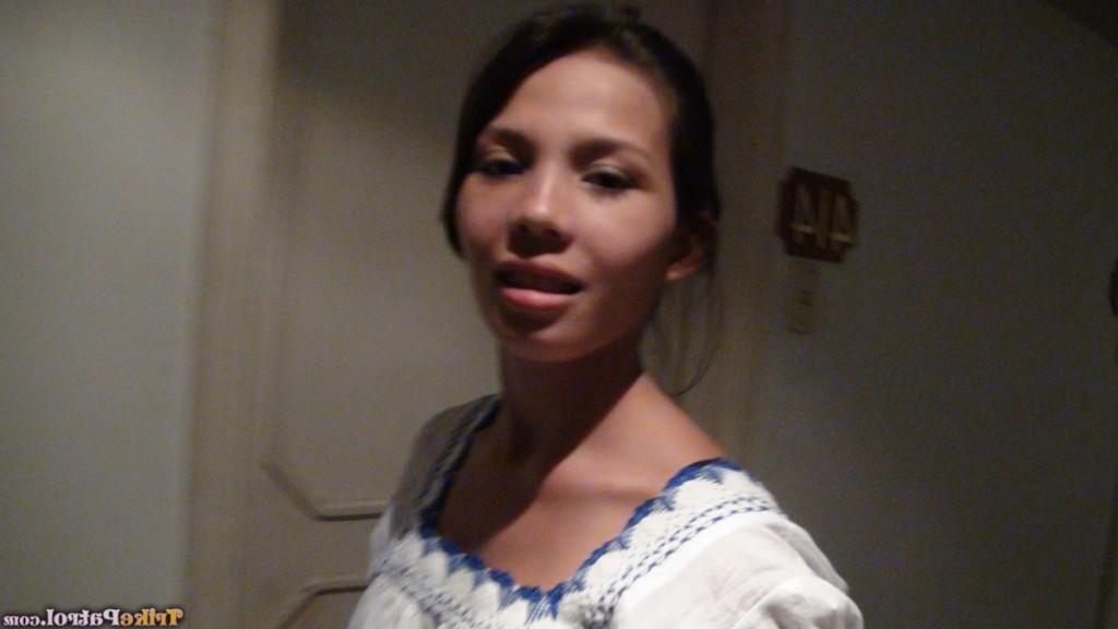 17P Mujer mitad blanca de Tailandia pierde su virginidad con un extranjero