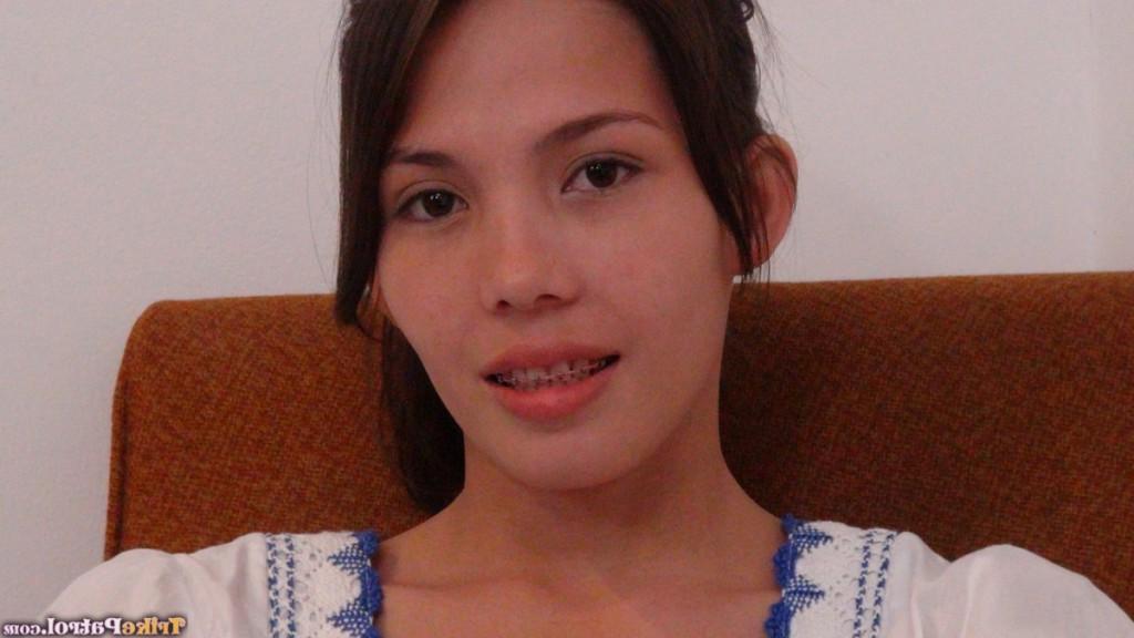 17P Mujer mitad blanca de Tailandia pierde su virginidad con un extranjero