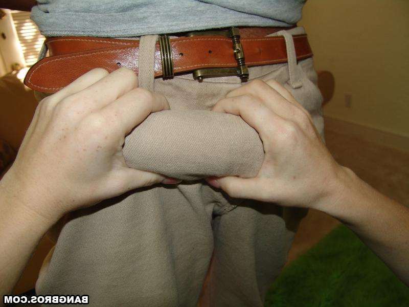 20P Linda adolescente ruiva Amber mostra seu regalo e dá um lindo boquete