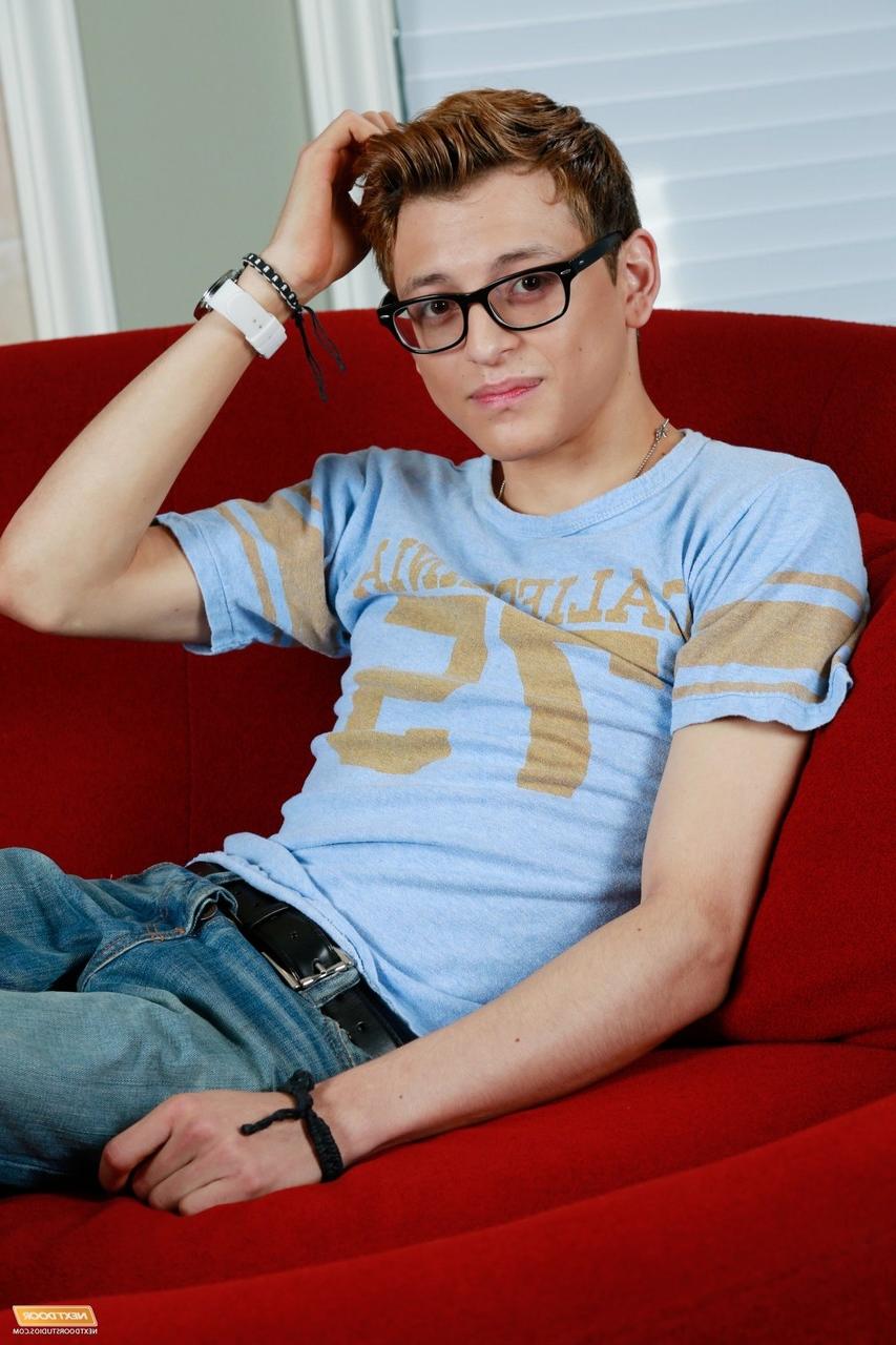 20P Skinny nerd Angel A fucks his handsome boyfriend Gabriel Bossa doggystyle