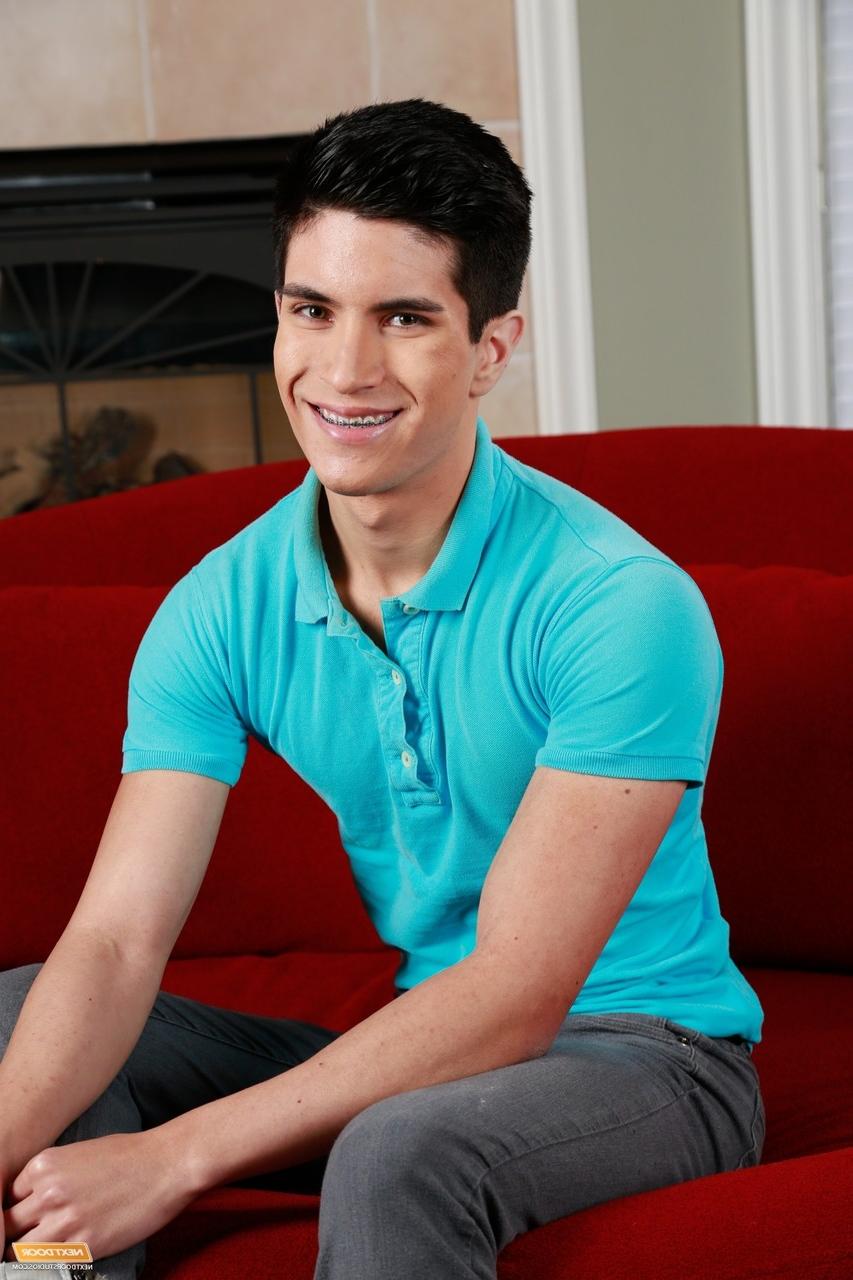 20P Skinny nerd Angel A fucks his handsome boyfriend Gabriel Bossa doggystyle