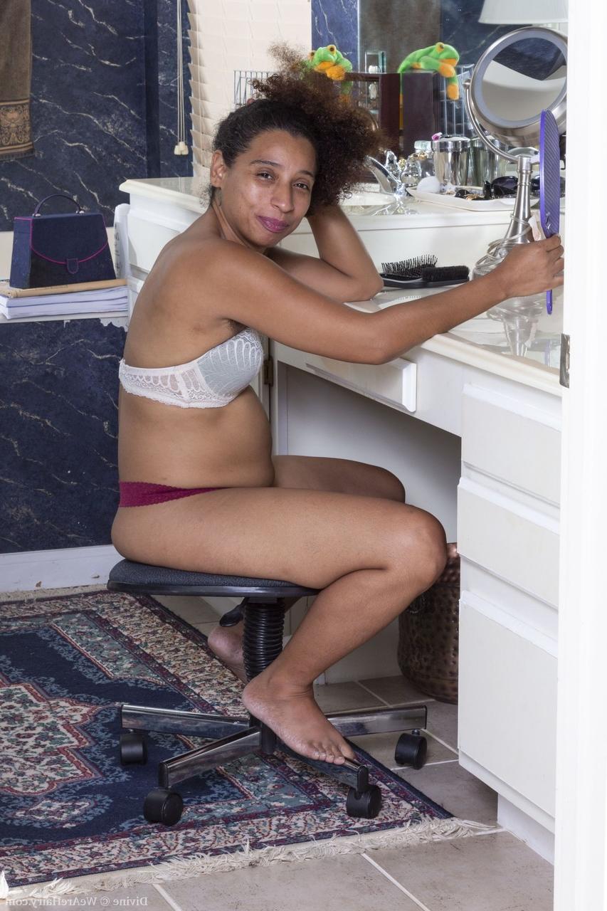 20P Exotic ebony babe Divine displaying her hairy armpits and furry coochie