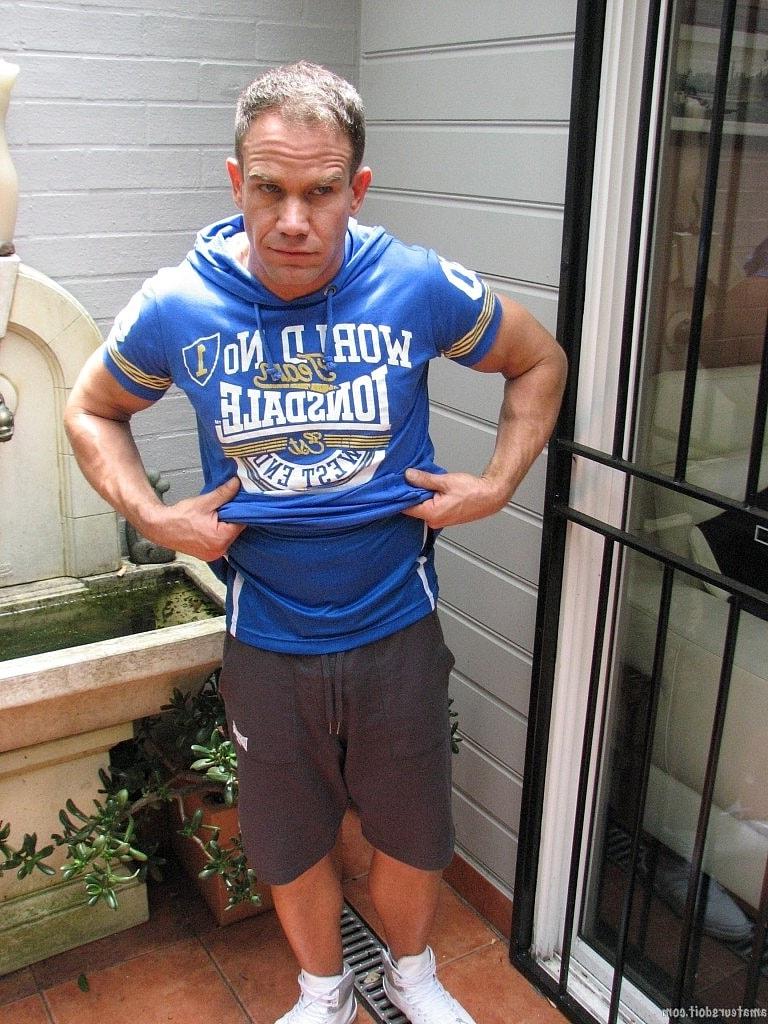 20P Bodybuilder Chuck Berries shows off his muscular naked body & jerks off