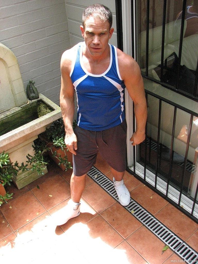 20P Bodybuilder Chuck Berries shows off his muscular naked body & jerks off