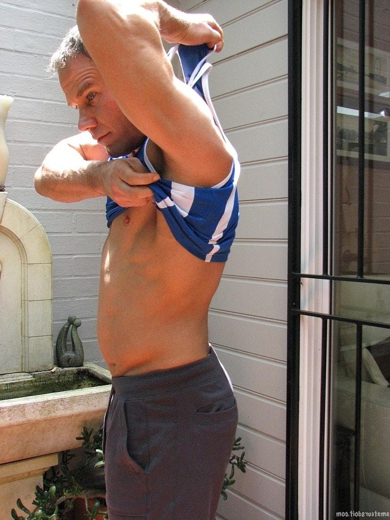 20P Bodybuilder Chuck Berries shows off his muscular naked body & jerks off