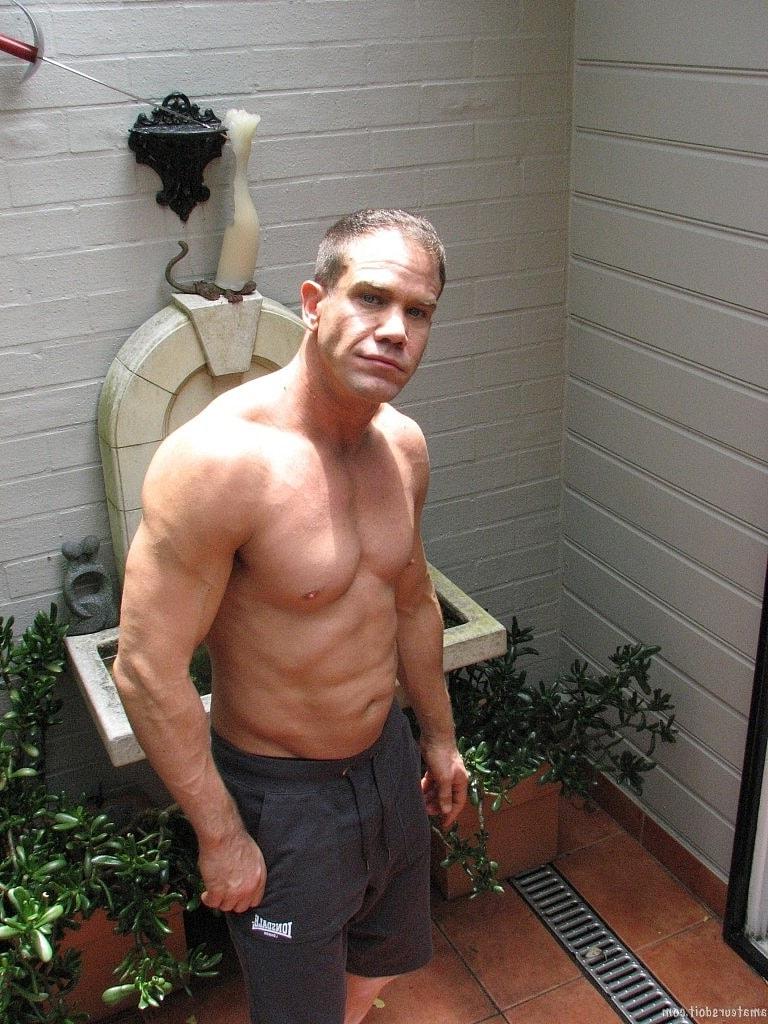 20P Bodybuilder Chuck Berries shows off his muscular naked body & jerks off
