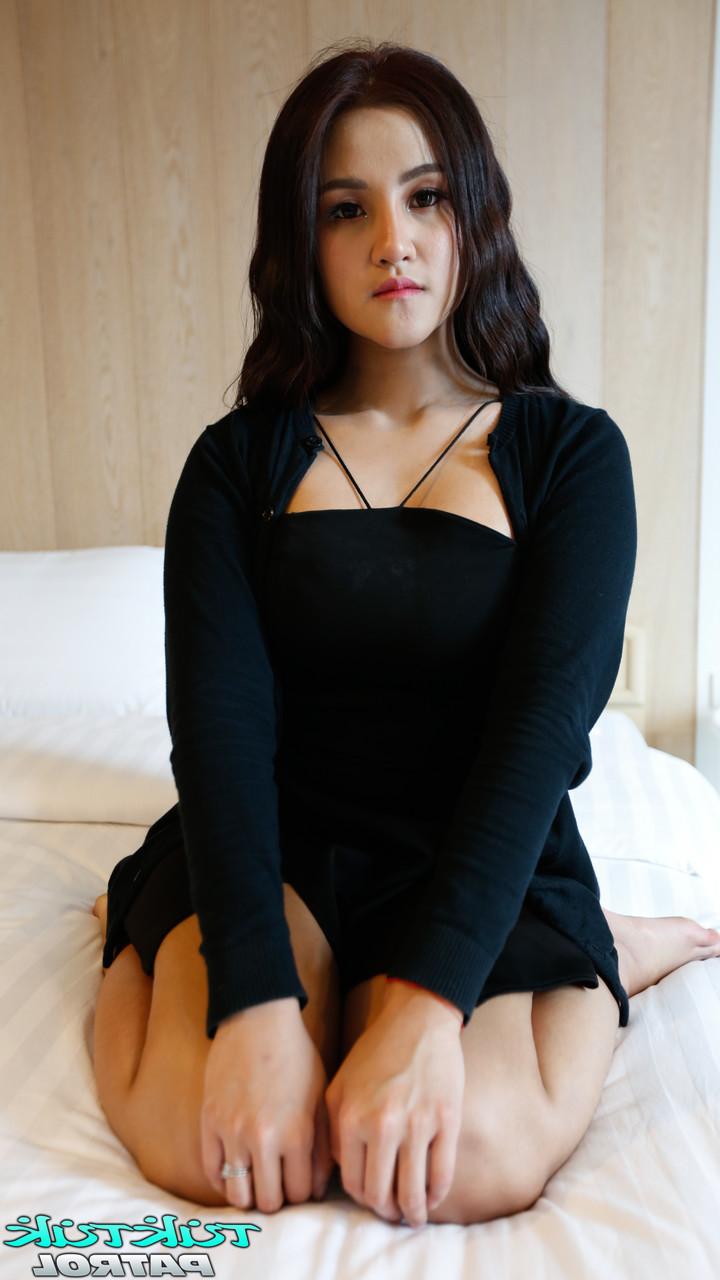 20P La jolie thaïlandaise Mind se déshabille au casting, montre ses gros seins et baise en POV