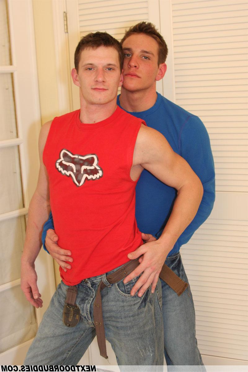 20P Los gays sexys Dylan McLovin y Taylor Aims se follan entre ellos después de la ducha
