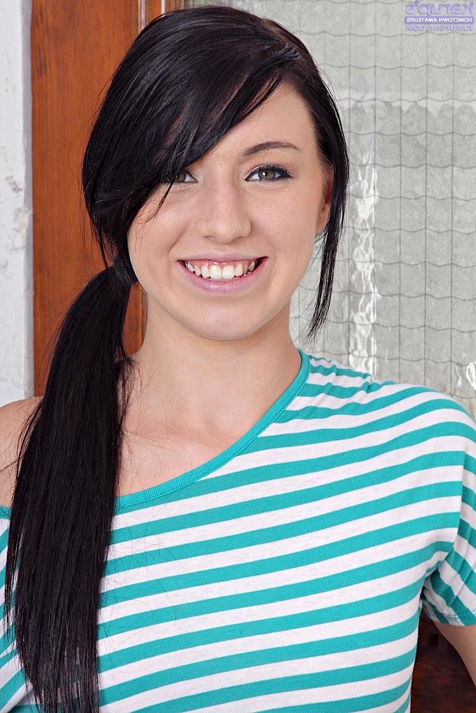 16P Smiley floosie with pierced belly button undressing and showcasing her gash