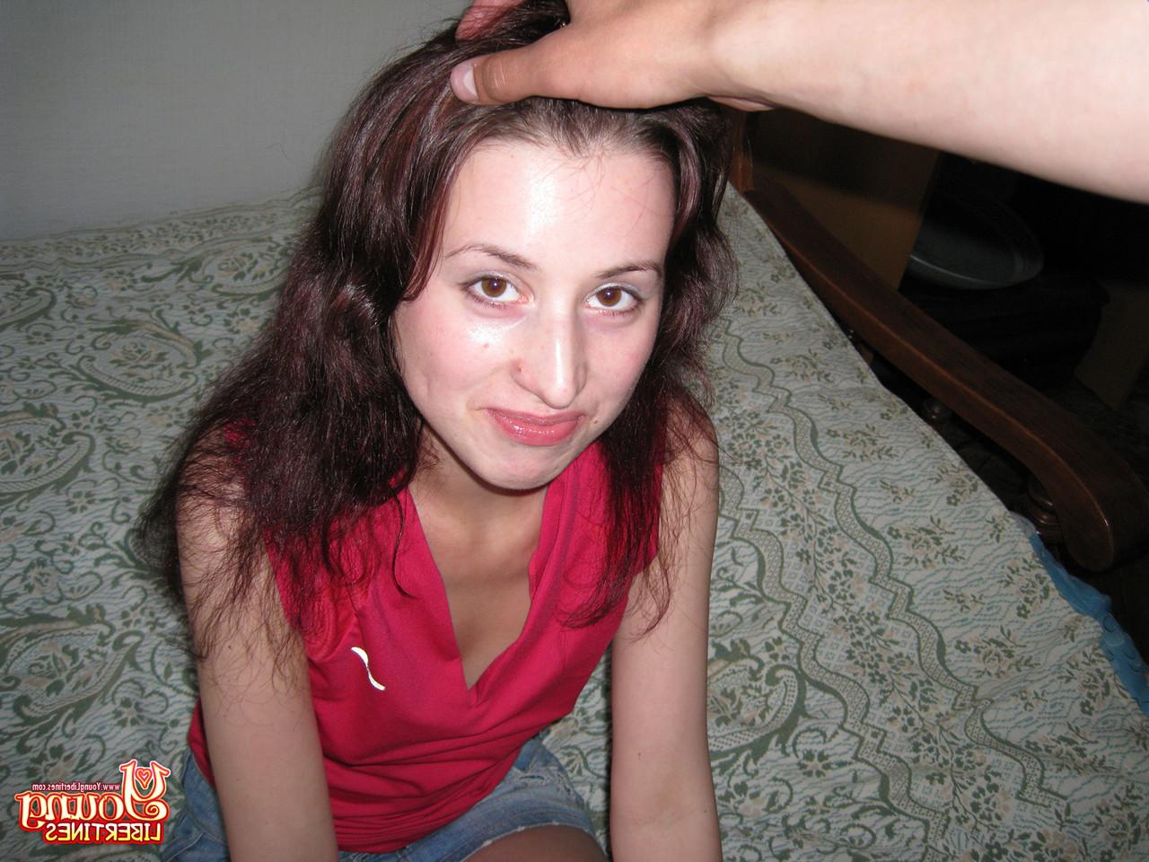 20P A adolescente morena Maddy gosta de sexo hardcore doggystyle e leva uma gozada