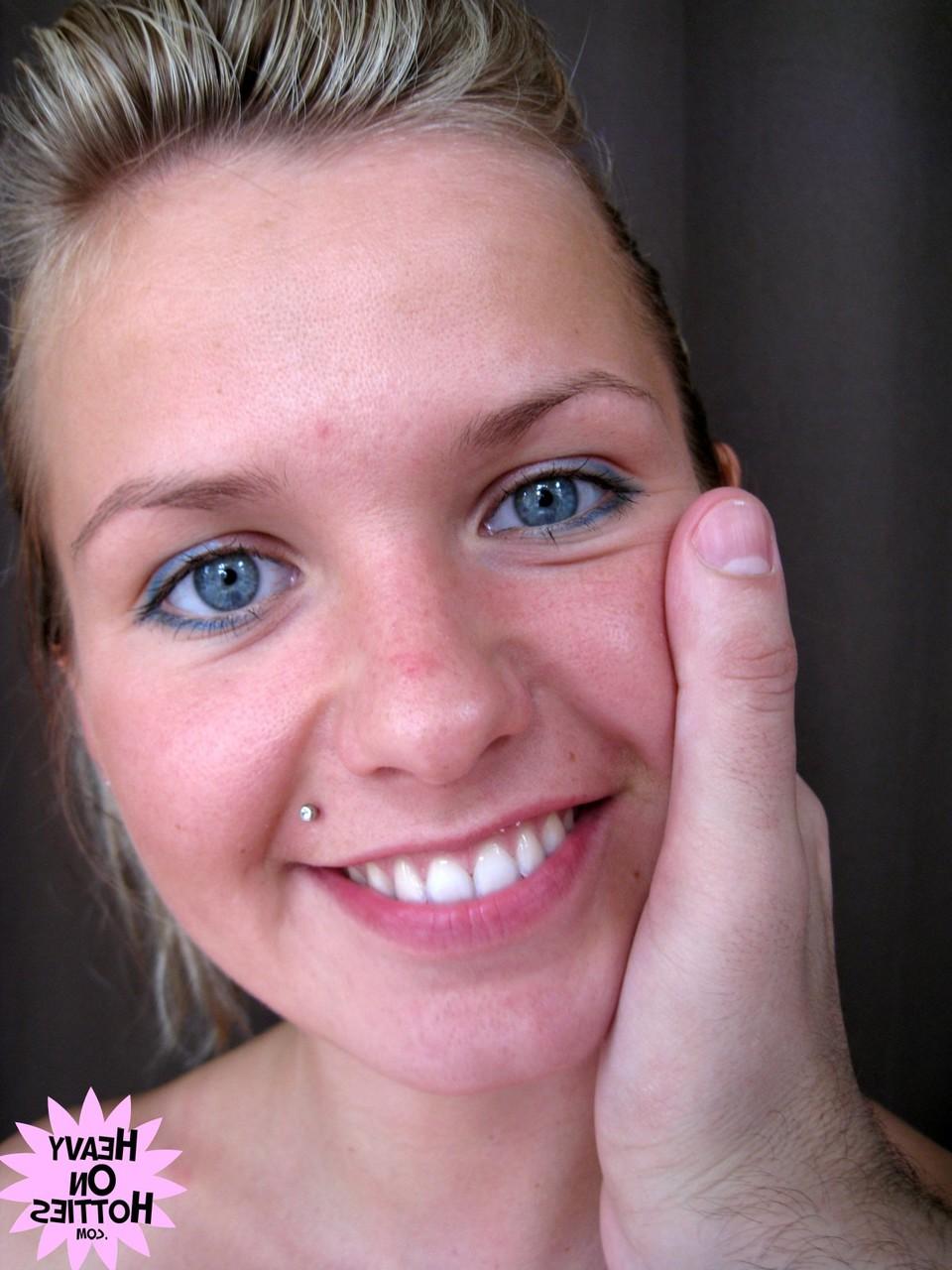 20P Blue-eyed babe with a tongue piercing Bella gives POV head and gets facialed