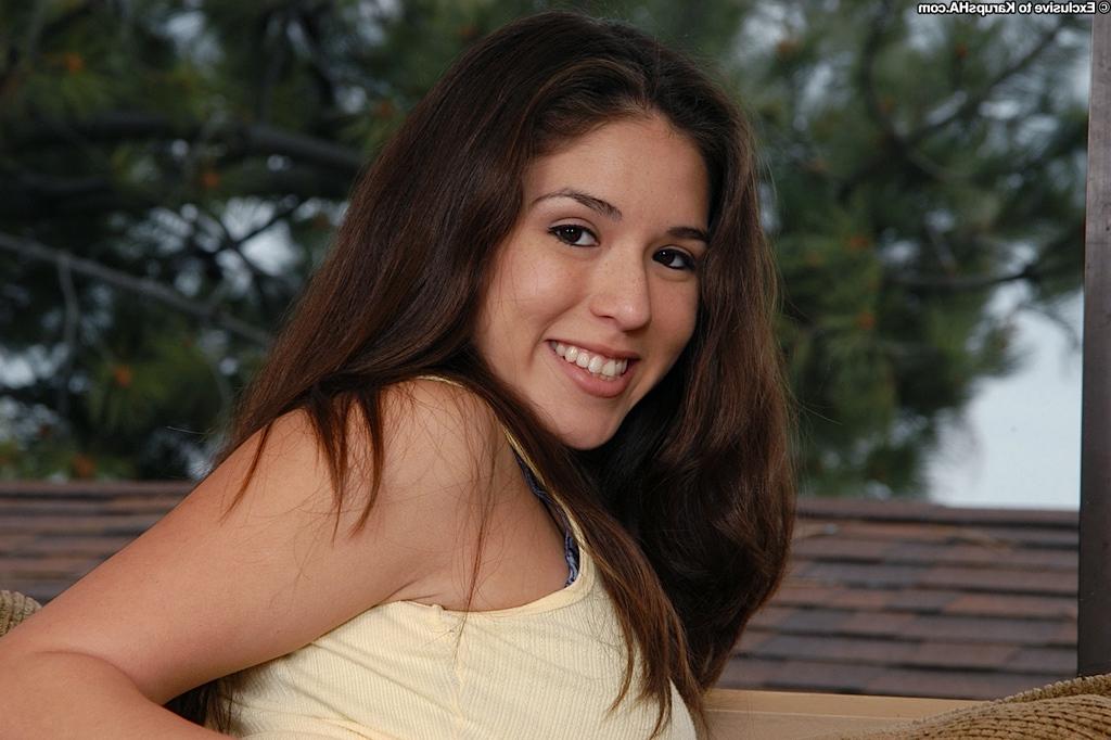16P La perfecta morena amateur Mellissa hace todo con naturalidad y calma