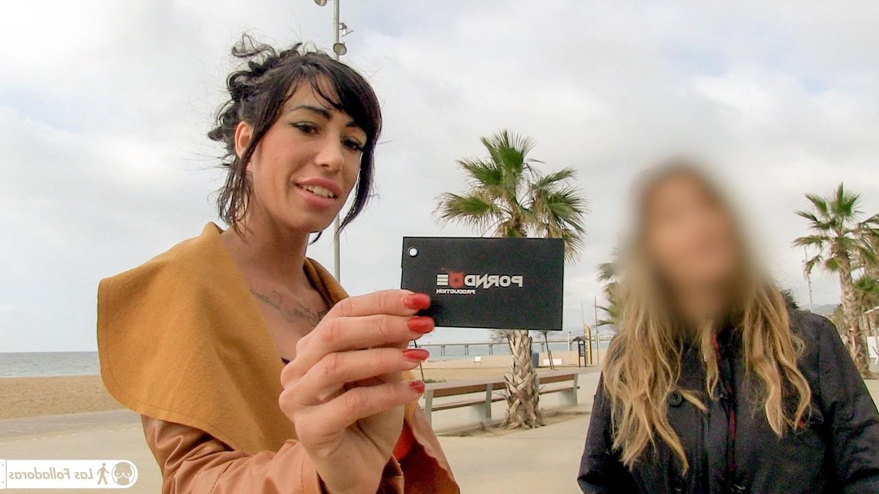 17P La voluptueuse et sexy Suhaila Hard ramasse des inconnus à la plage pour une baise décontractée.