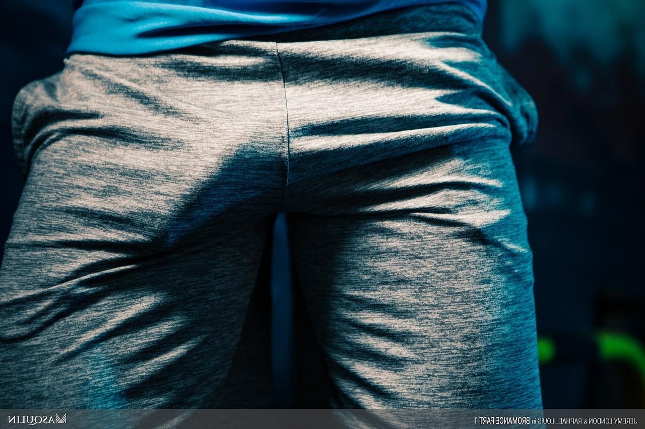 20P Namorados gays gostosos Jeremy London e Raphael Louis fodem a bunda um do outro