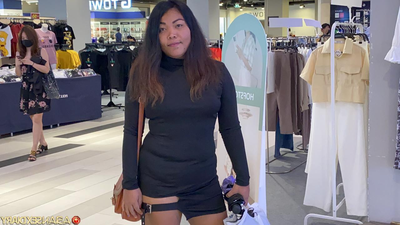 20P Chubby Asian babe Oam F shows off her great ass and her shaved pussy