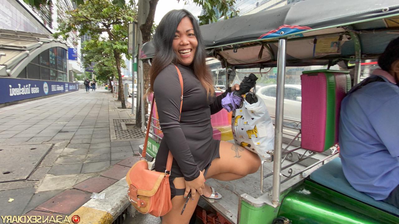 20P Chubby Asian babe Oam F shows off her great ass and her shaved pussy