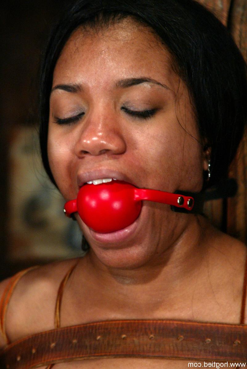 20P Bound and ball-gagged ebony MILF reaches orgasm while sitting on a Sybian