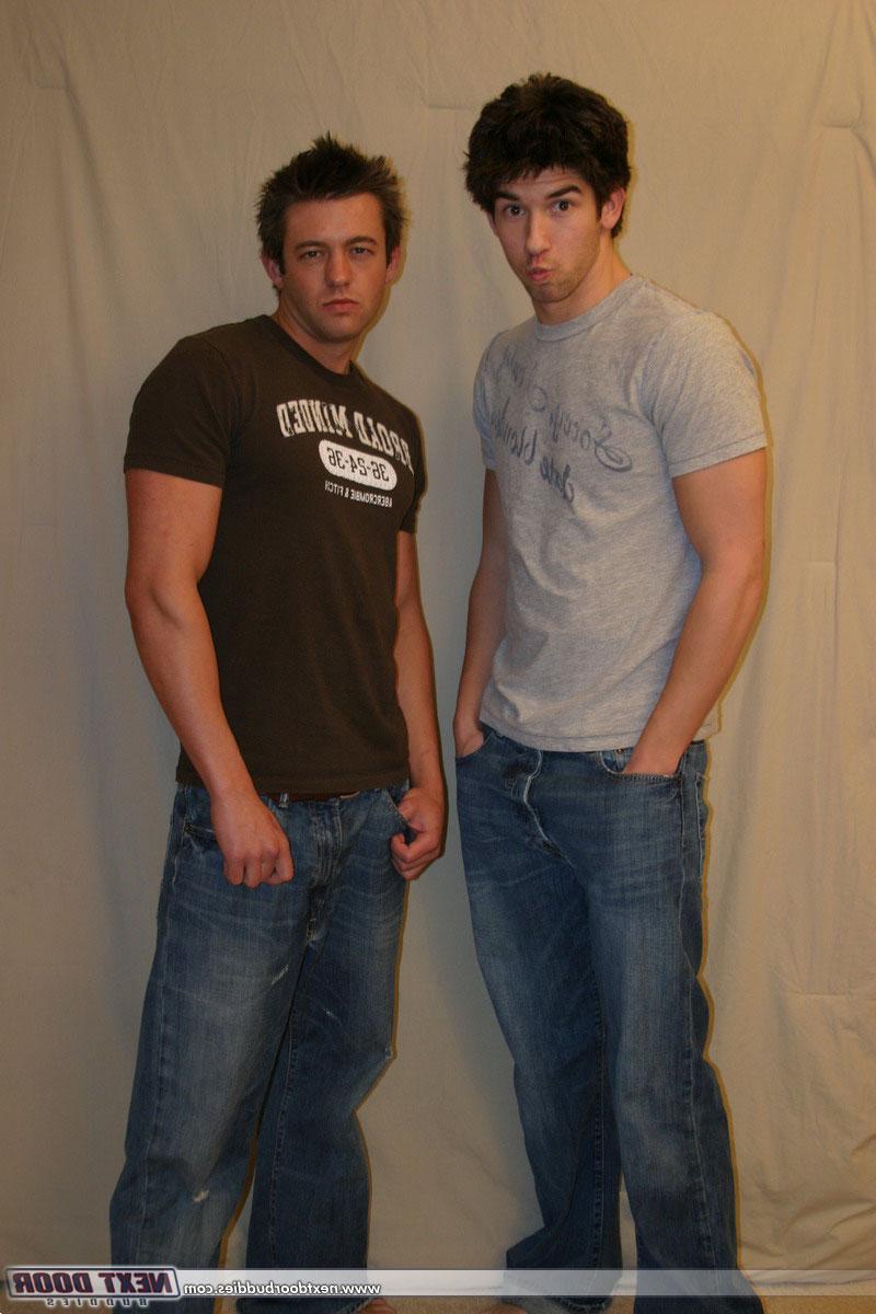20P Os homossexuais sensuais Drake e Blake tiram as roupas e posam nus