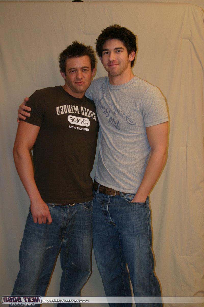 20P Os homossexuais sensuais Drake e Blake tiram as roupas e posam nus