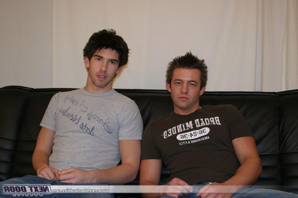 20P Os homossexuais sensuais Drake e Blake tiram as roupas e posam nus