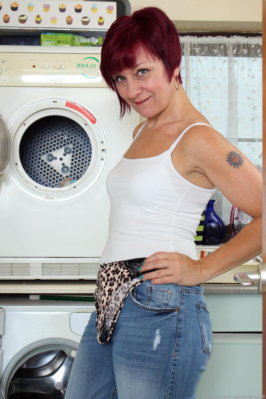 20P Slutty MILF Penny Brooks strips & spreads her pussy while doing housework