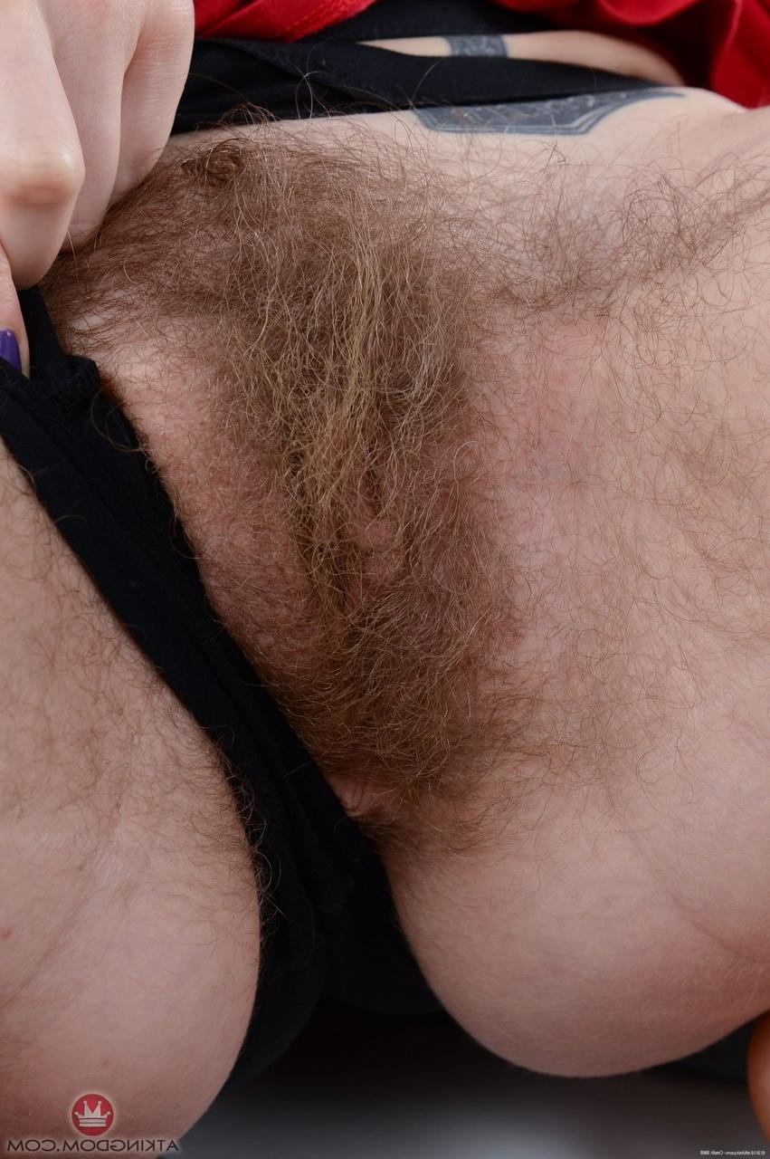 19P Blonde first timer Apricot Pitts parts her hairy vagina in bare feet