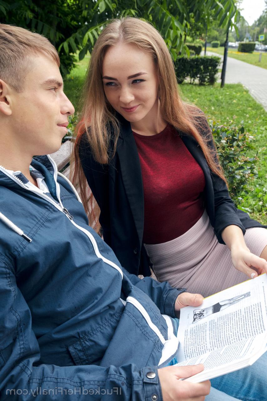 20P La belle Alex Diaz et son copain terminent une journée avec du sexe hardcore