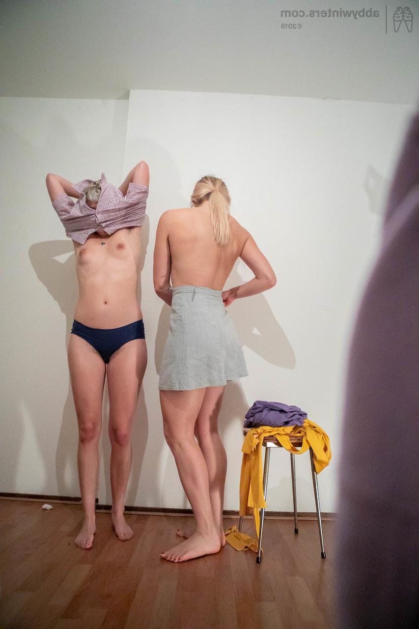 20P Blondes Elin & Maely show off their curves & French kiss while getting dressed