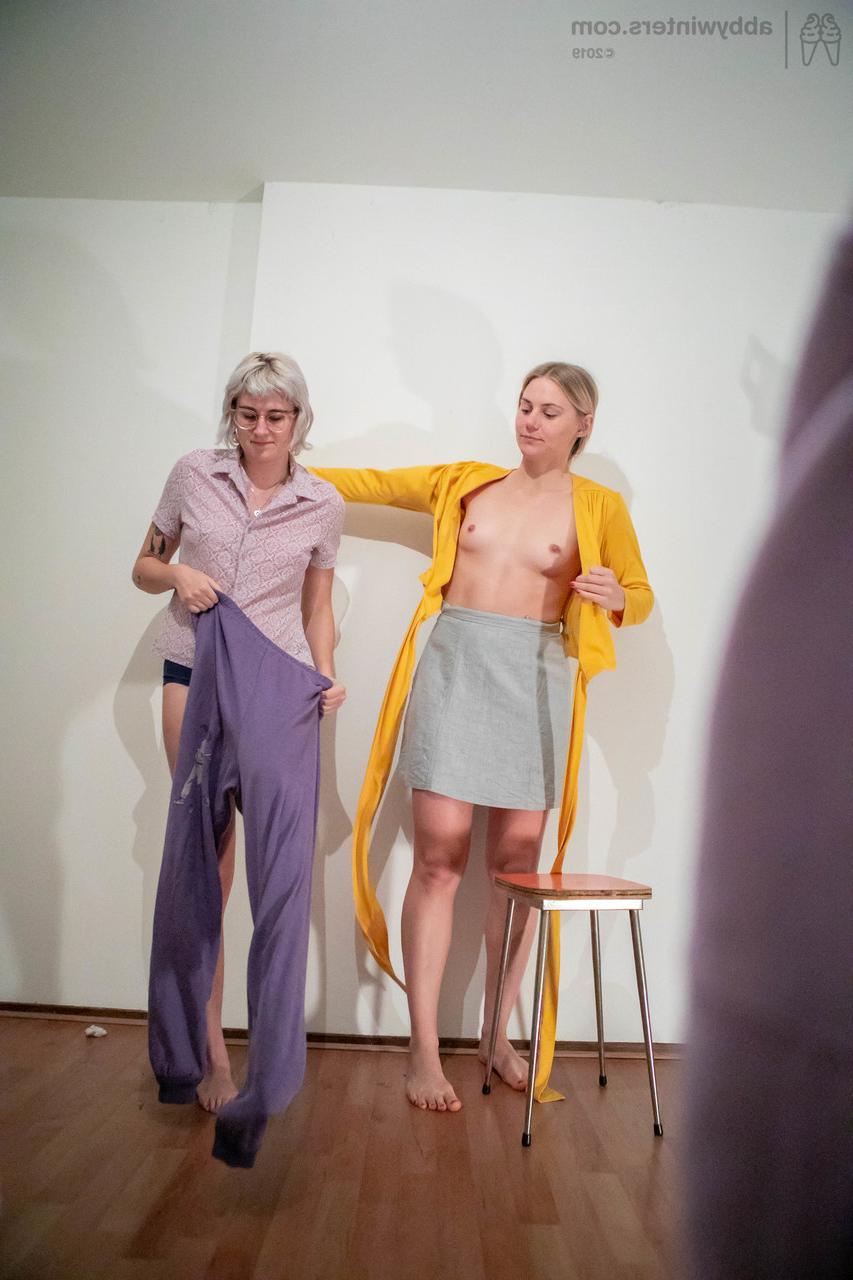 20P Blondes Elin & Maely show off their curves & French kiss while getting dressed