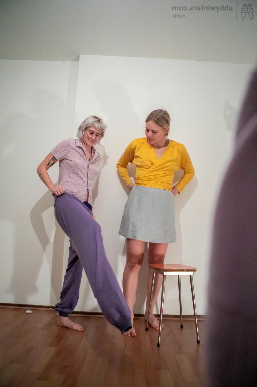 20P Blondes Elin & Maely show off their curves & French kiss while getting dressed