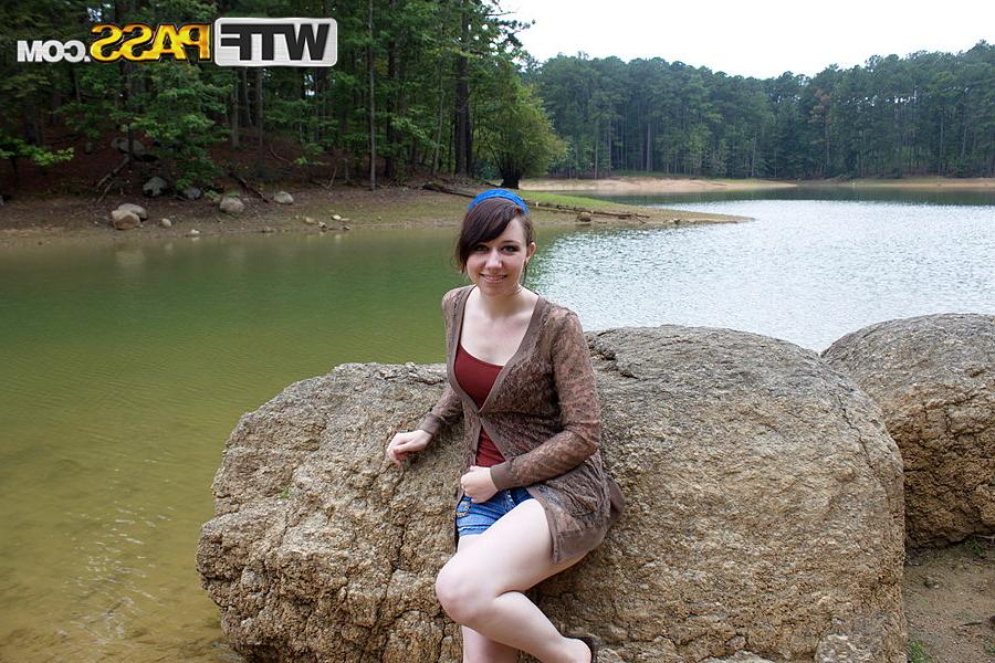 16P Amateur chick Cheyenne heads into the woods to make a homemade sex tape